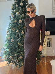 ABITO LUNGO CON APPLICAZIONI MARRONE