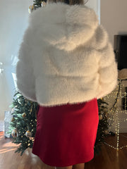 ECO-PELLICCIA CORTA CON CAPPUCCIO BIANCA