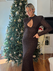 ABITO LUNGO CON APPLICAZIONI MARRONE